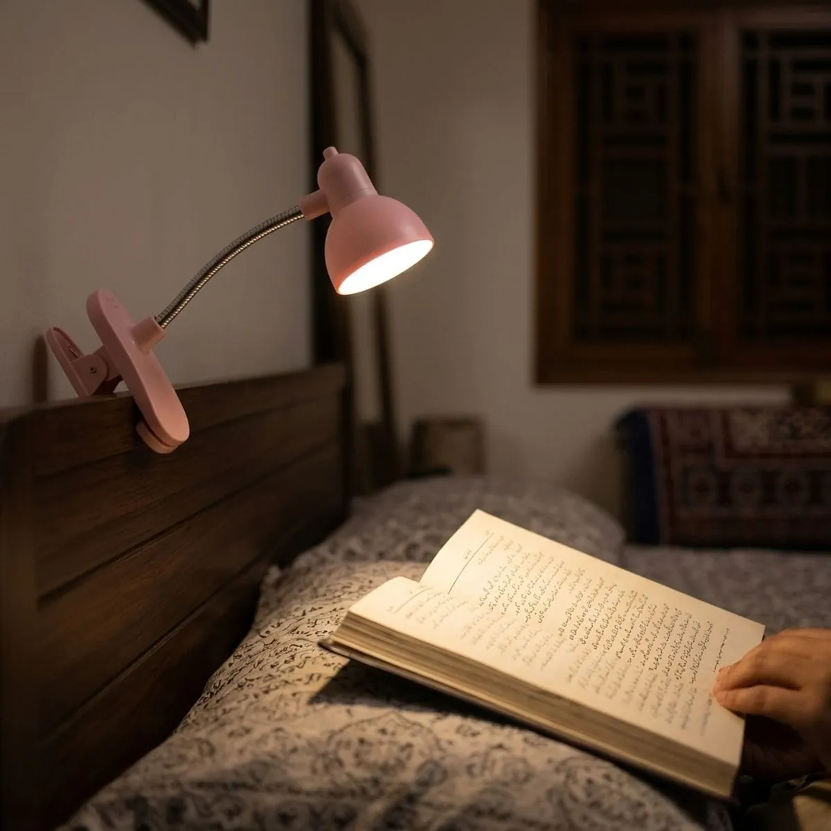 Clip-On Flexible LED Desk & Reading Lamp — Pink
